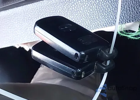 2018 Toyota Rav4 Limited z USA, uszkodzony, nr VIN JTMDFREVXJJ748582